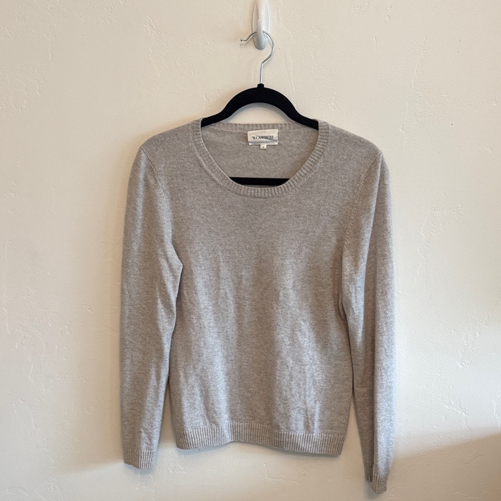 Elegant Gray Crew Neck Sweater